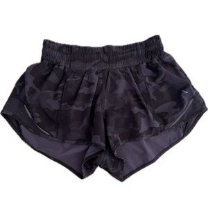 Lululemon Hotty Hot Low-Rise Lined Short in color: Camo Deep Coal